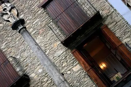 L'oficial Apartment *
